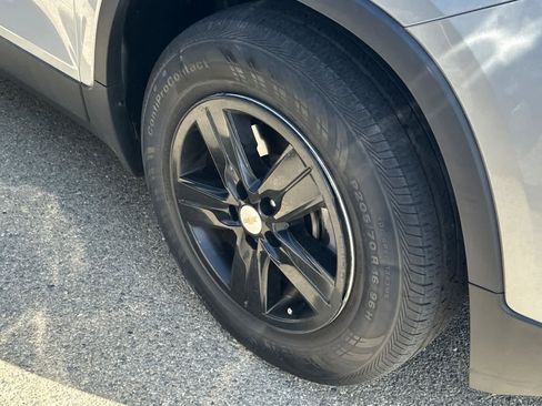 Used 2022 Chevrolet Trax LS w/ Tint and Cruise Package image 15