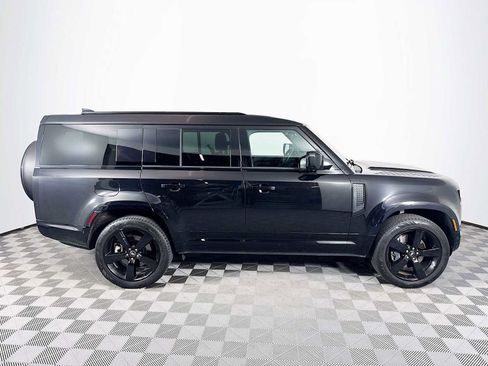 Used 2025 Land Rover Defender 130 X-Dynamic SE image 4