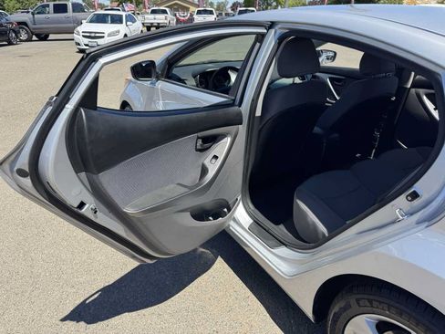 Used 2012 Hyundai Elantra GLS w/ Preferred Pkg 3 FWD image 18