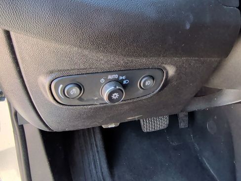 Used 2019 Chevrolet Equinox Premier image 15