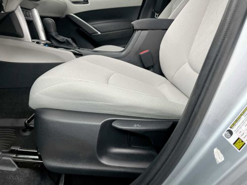 Used 2022 Toyota Corolla Cross L AWD/4WD image 20