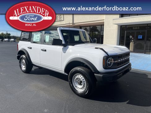 New 2025 Ford Bronco 4-Door image 3