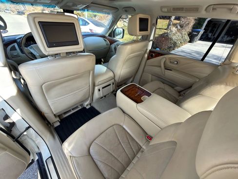 Used 2016 INFINITI QX80 4WD w/ Deluxe Technology Package image 17