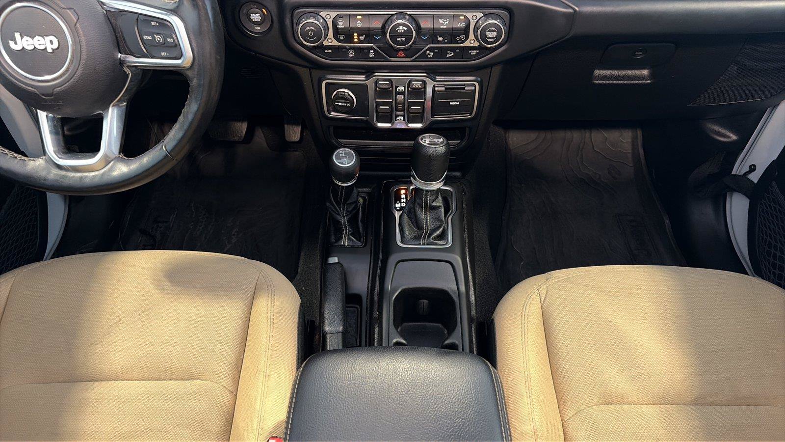 Used 2019 Jeep Wrangler Unlimited Sahara w/ Safety Group AWD/4WD image 24