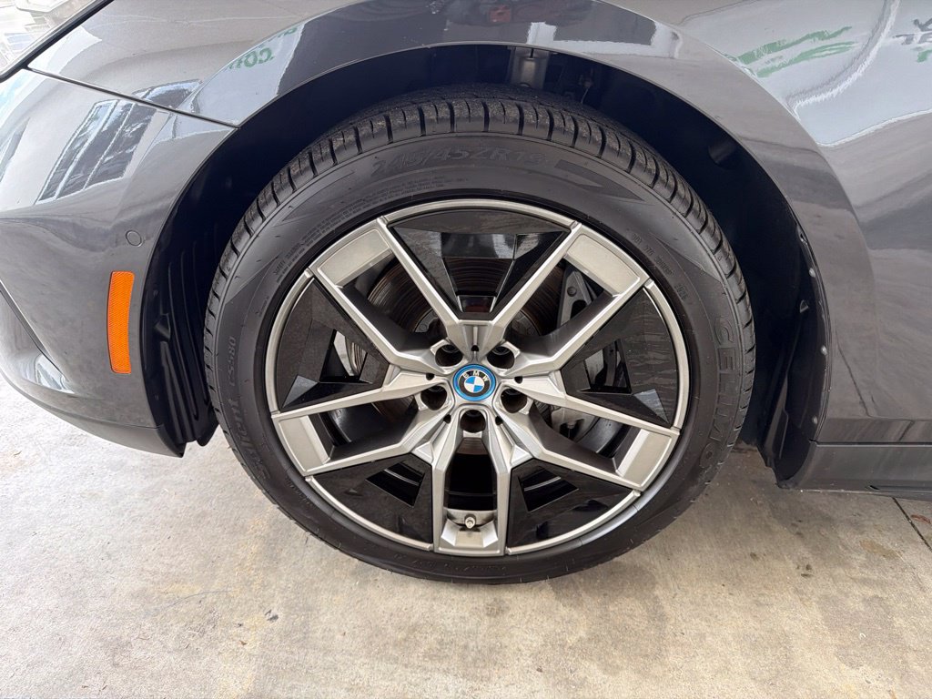 Used 2024 BMW i5 eDrive40i w/ Premium Package RWD image 14