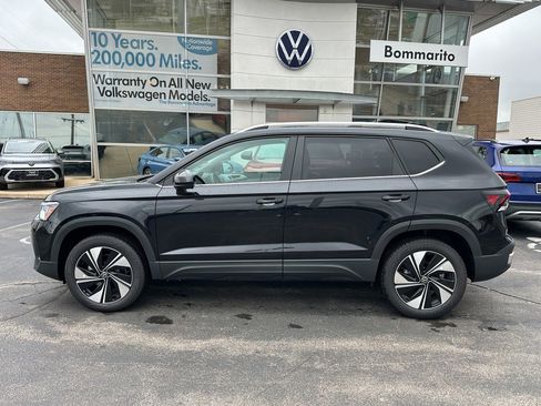 New 2025 Volkswagen Taos SE image 2