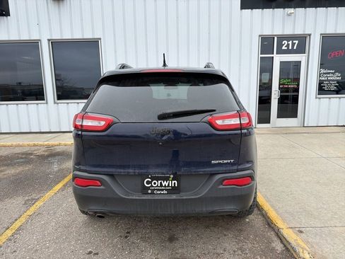 Used 2016 Jeep Cherokee Sport image 7