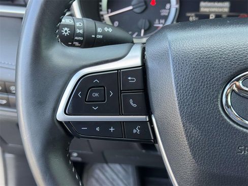 Used 2024 Toyota Highlander XSE image 11