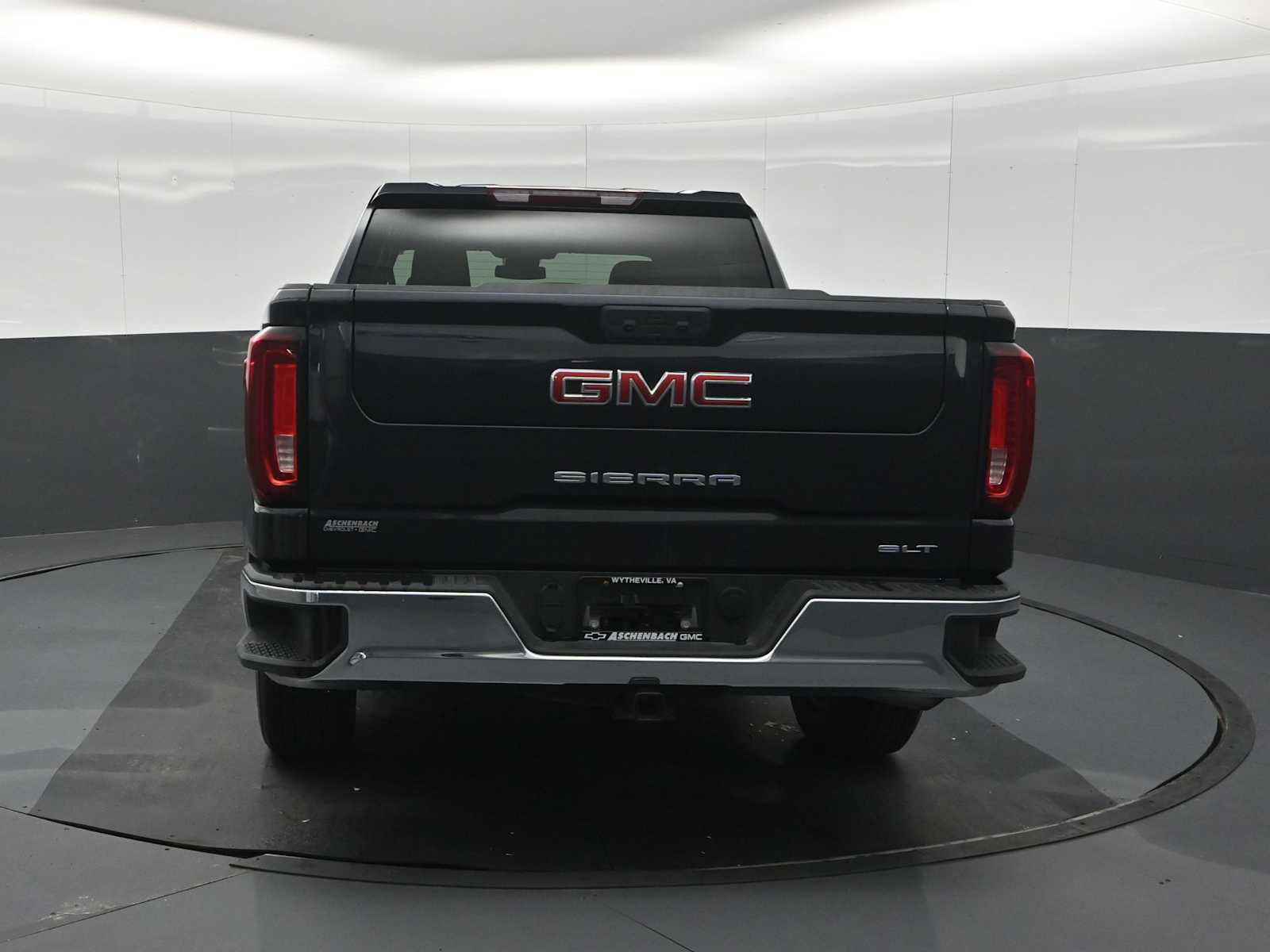 Used 2025 GMC Sierra 1500 SLT AWD/4WD image 8
