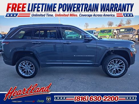 Used 2025 Jeep Grand Cherokee Summit AWD/4WD image 12