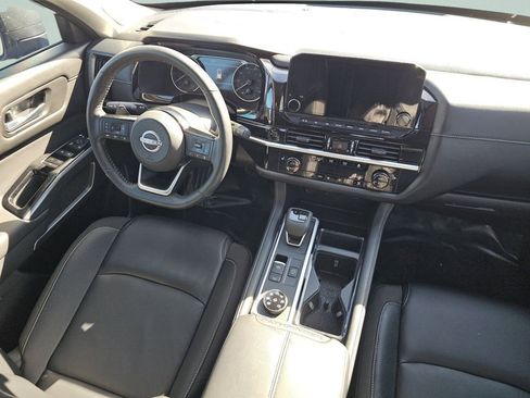 Used 2025 Nissan Pathfinder SL w/ SL Premium Package AWD/4WD image 28