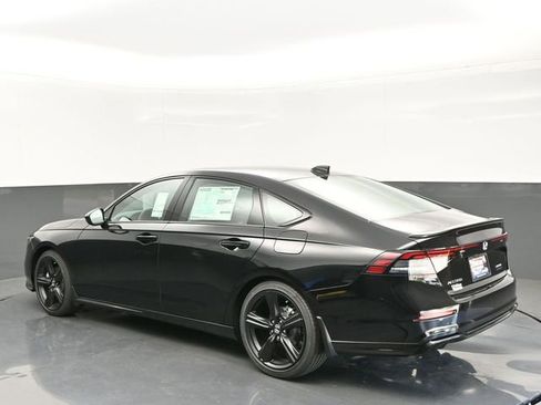 Used 2025 Honda Accord Sport image 3