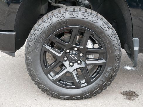 Used 2024 Chevrolet Silverado 1500 Custom Trail Boss w/ Midnight Edition AWD/4WD image 15
