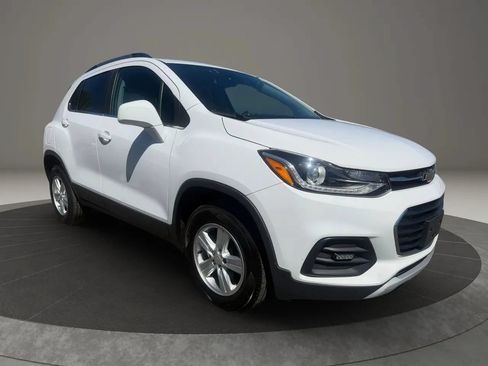 Used 2020 Chevrolet Trax LT AWD/4WD image 3