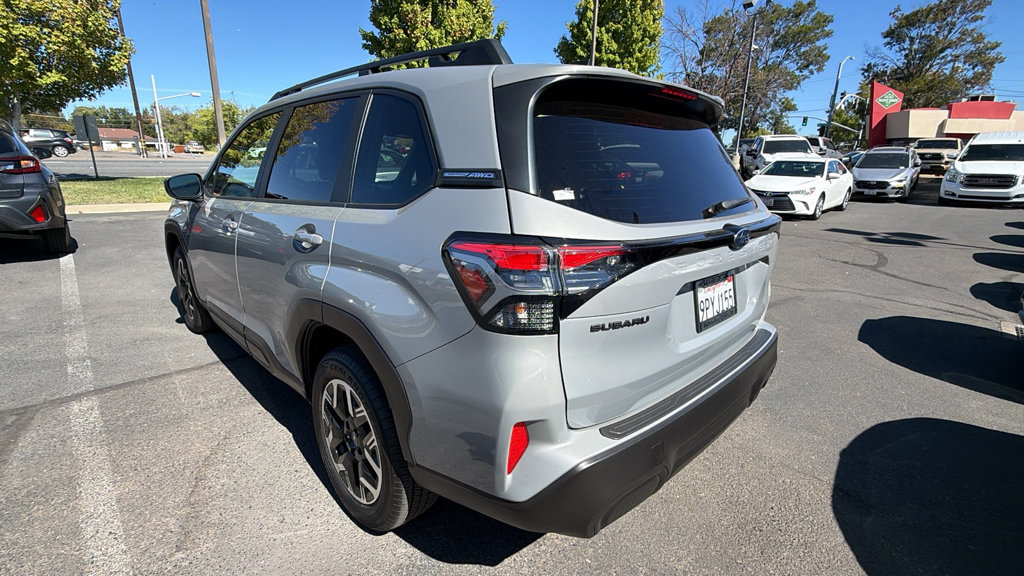 Used 2025 Subaru Forester Premium AWD/4WD image 6
