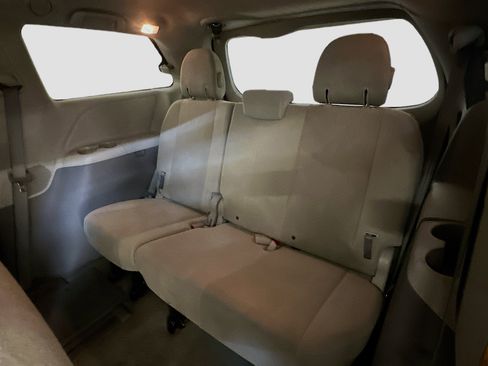 Used 2011 Toyota Sienna FWD image 28