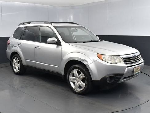 Used 2010 Subaru Forester 2.5X Limited AWD/4WD image 2