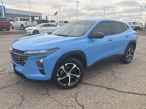 Used 2024 Chevrolet Trax RS w/ Driver Confidence Package image 3