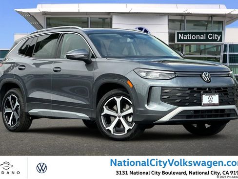 New 2025 Volkswagen Tiguan SE image 1