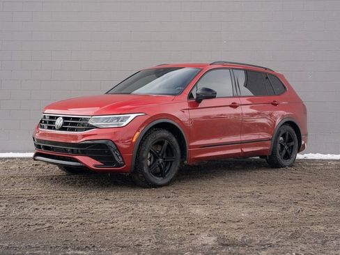 Used 2024 Volkswagen Tiguan SE R-Line image 1