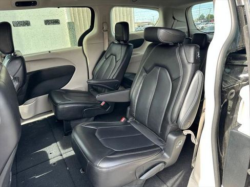 Certified 2023 Chrysler Pacifica Touring-L FWD image 17