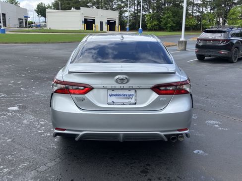 Used 2022 Toyota Camry SE w/ Carpet Mat Package (TMS) FWD image 9