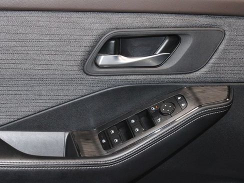Used 2023 Nissan Rogue SV FWD image 22