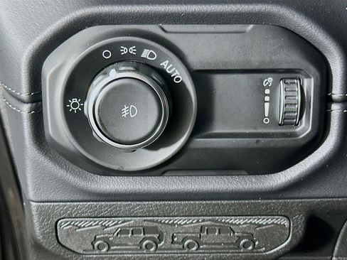 Used 2025 Jeep Wrangler Unlimited Rubicon AWD/4WD image 16