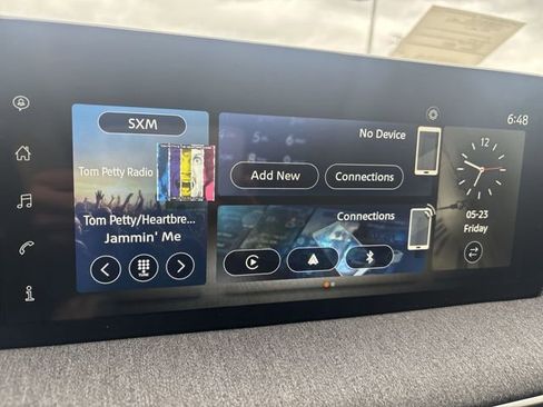 Certified 2025 Nissan Kicks SV AWD/4WD image 18