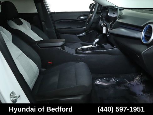 Used 2024 Chevrolet Trax LS FWD image 33