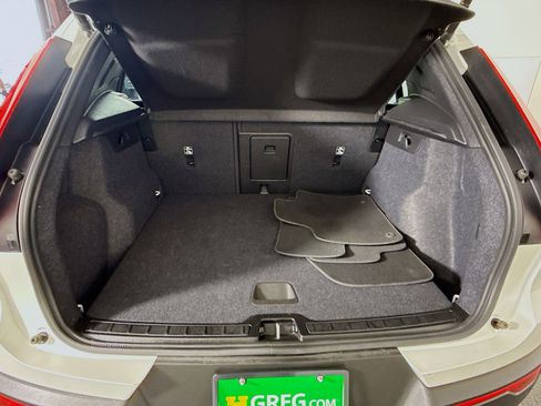 Used 2025 Volvo XC40 B5 Core image 35