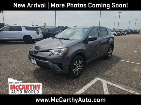 Used 2018 Toyota RAV4 LE AWD/4WD image 3