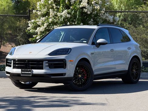 Used 2026 Porsche Cayenne S AWD/4WD image 1