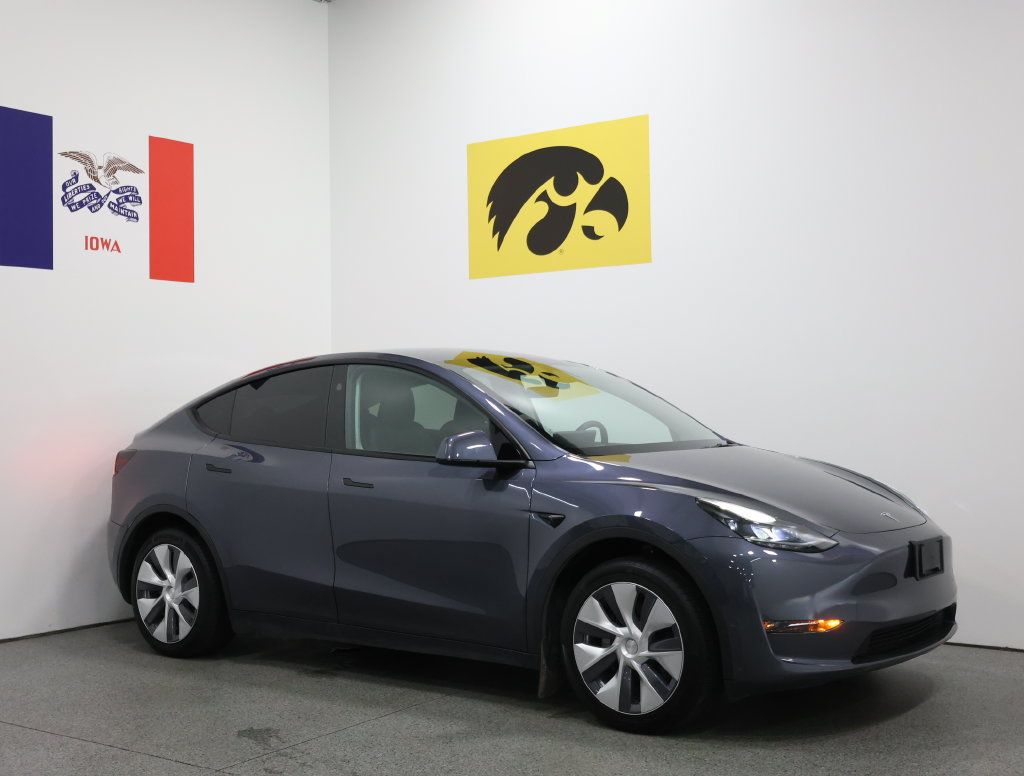 Used 2023 Tesla Model Y 2WD image 1