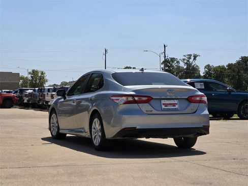 Used 2020 Toyota Camry LE image 4
