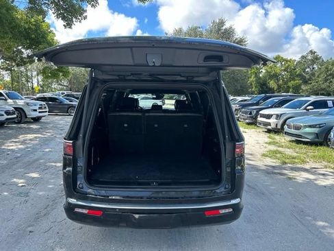 Used 2024 Jeep Wagoneer L Series II w/ Flexible Seating Group AWD/4WD image 8