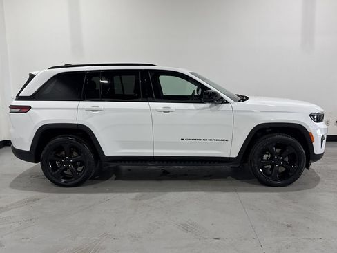 Used 2024 Jeep Grand Cherokee Limited w/ Luxury Tech Group II AWD/4WD image 19