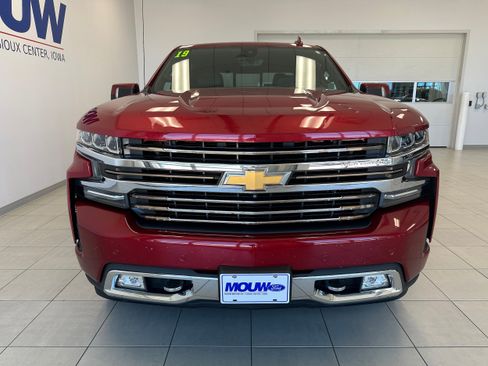 Used 2019 Chevrolet Silverado 1500 High Country w/ Technology Package image 3