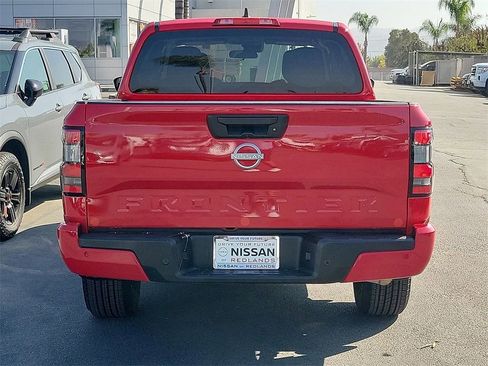 Certified 2025 Nissan Frontier SV image 29