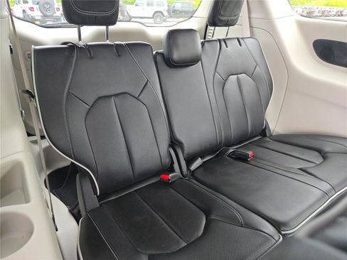 Used 2023 Chrysler Pacifica Limited w/ Uconnect Theater Family Group AWD/4WD image 13