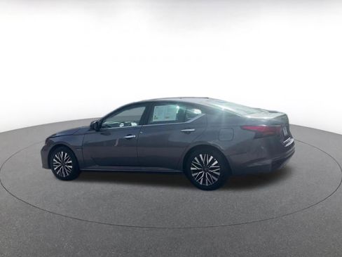 Used 2025 Nissan Altima 2.5 SV FWD image 10