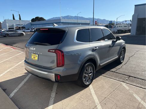 Used 2024 Kia Telluride LX FWD image 6