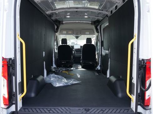 New 2026 Ford Transit 250 148 Medium Roof w/ Load Area Protection Package RWD image 9