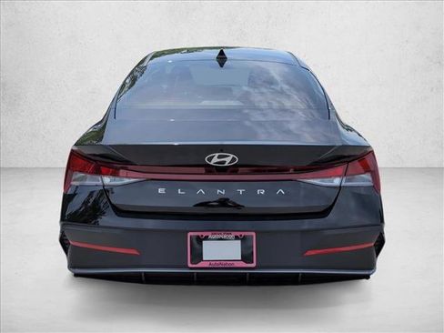 New 2026 Hyundai Elantra SE FWD image 8