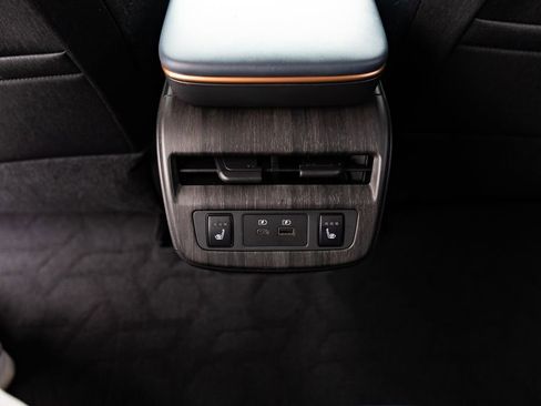 Used 2023 Nissan Ariya AWD/4WD image 9
