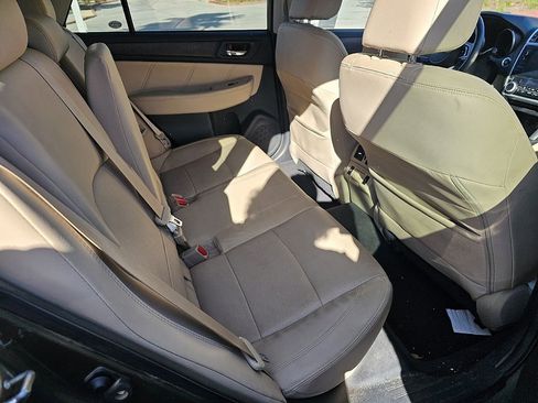 Used 2018 Subaru Outback 2.5i Limited image 9