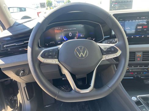 Used 2025 Volkswagen Jetta SE image 28