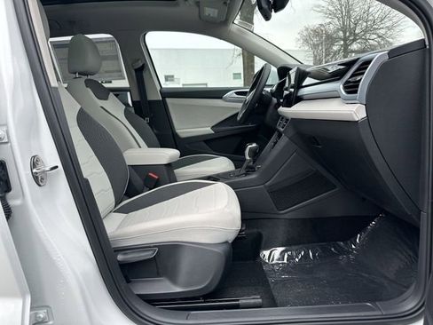 New 2026 Volkswagen Taos SE image 28