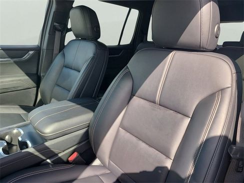 Used 2024 GMC Acadia Elevation image 25