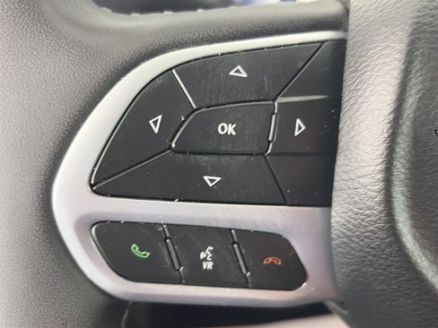 Used 2024 Chrysler Pacifica Touring-L FWD image 34